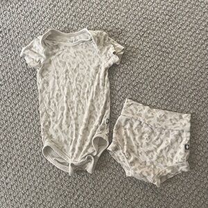 Kyte Baby 12-18month onesie and short- leopard grey